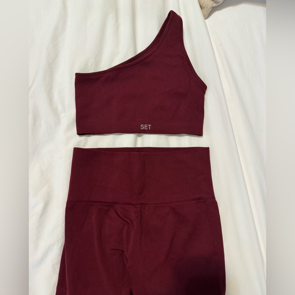 SET ACTIVE Burgundy Set